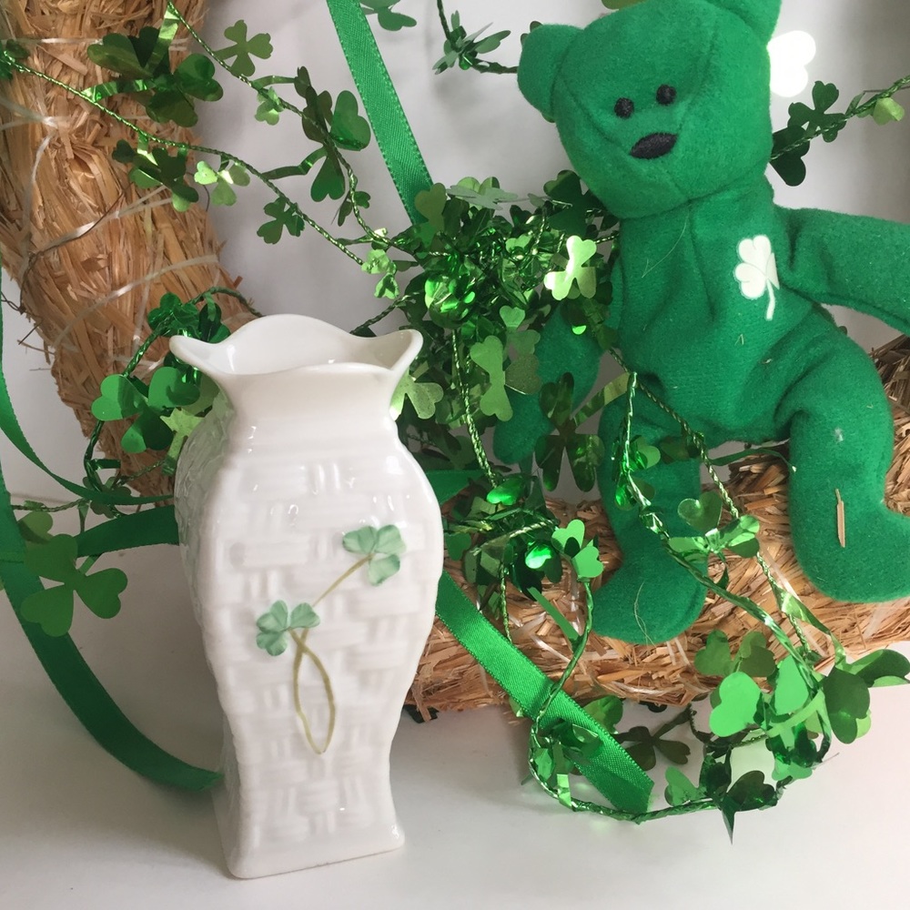 🎁☘️Belleek Bud Vase, Irish Porcelain
